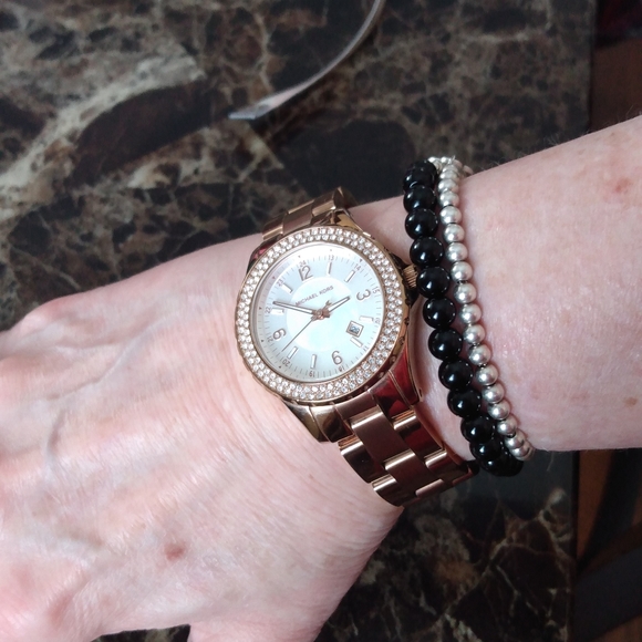 Michael Kors Rose Gold watch - Picture 3 of 13